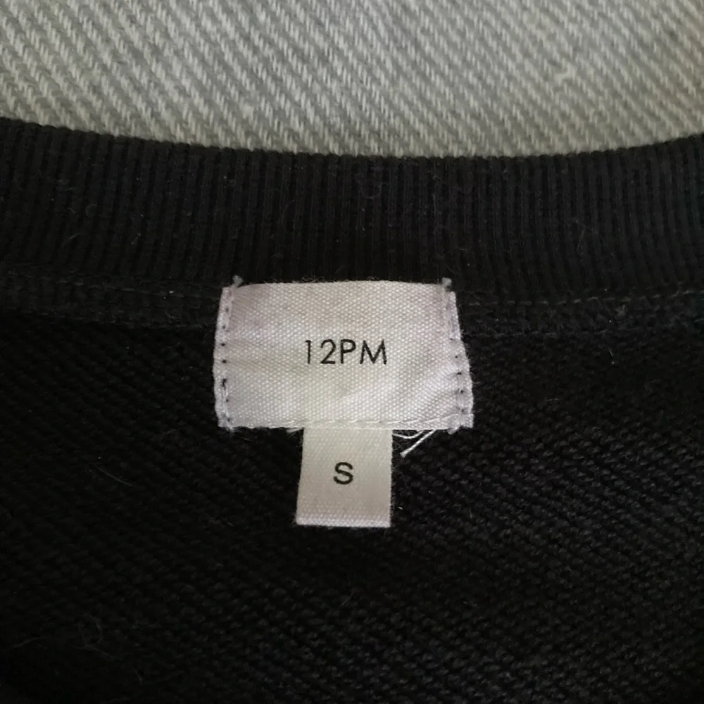 ✨ 5/$15 David Bowie Graphic Pullover - Picture 4 of 4